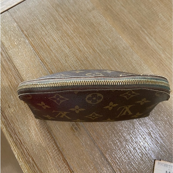 Louis Vuitton Cosmetic Bag - Picture 10 of 11